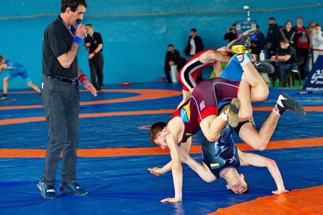 На фото: у червоному трико Григоришин Валентин- фото 458846