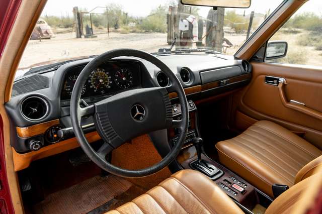 На аукціон виставили 42-річний Mercedes-Benz, який проїхав понад мільйон кілометрів: фото - фото 458911