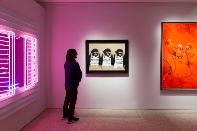 Картину Бенксі пустили з молотка за шалену суму - фото 459054