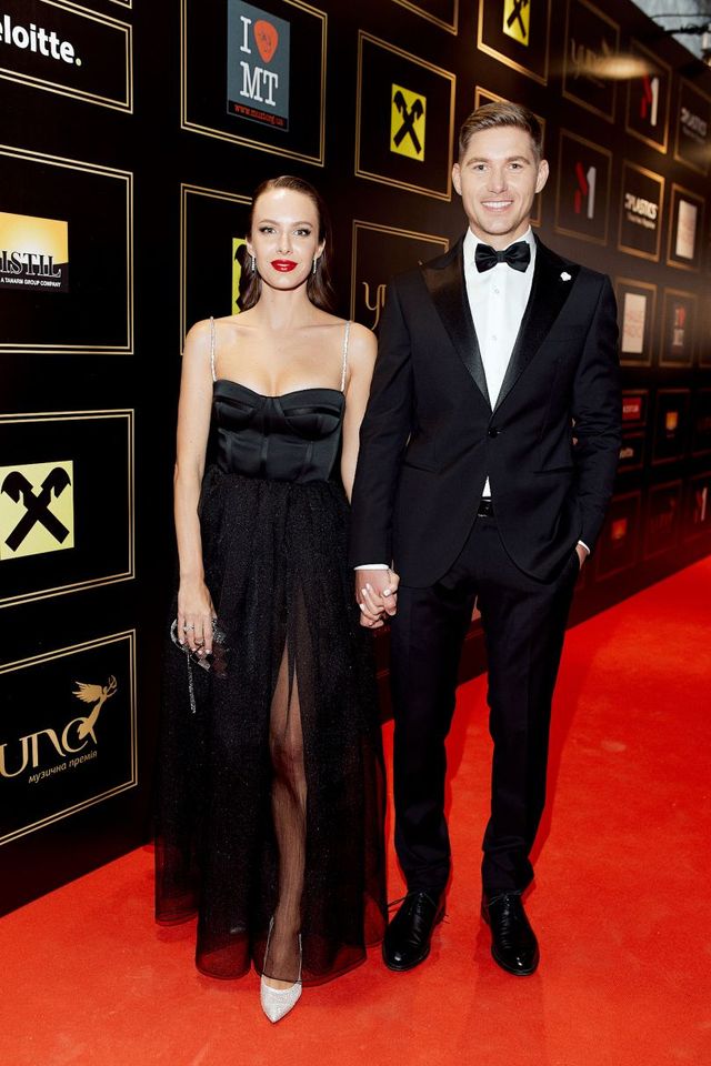 YUNA-2021: найкращі образи зірок з червоної доріжки (ефектні фото) - фото 459244