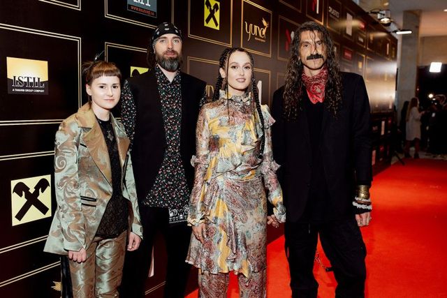 YUNA-2021: найкращі образи зірок з червоної доріжки (ефектні фото) - фото 459256