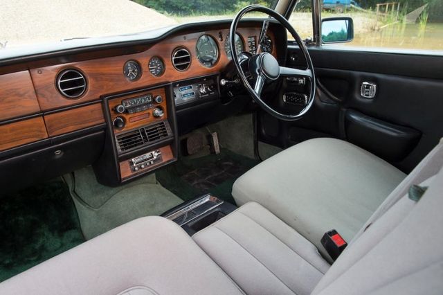 Ексклюзивний Rolls-Royce 80-х сестри Єлизавети II продадуть на аукціоні - фото 459281