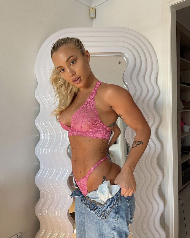 Зваблива тренерка Теммі Хемброу показала фото у спідньому (18+) - фото 459614