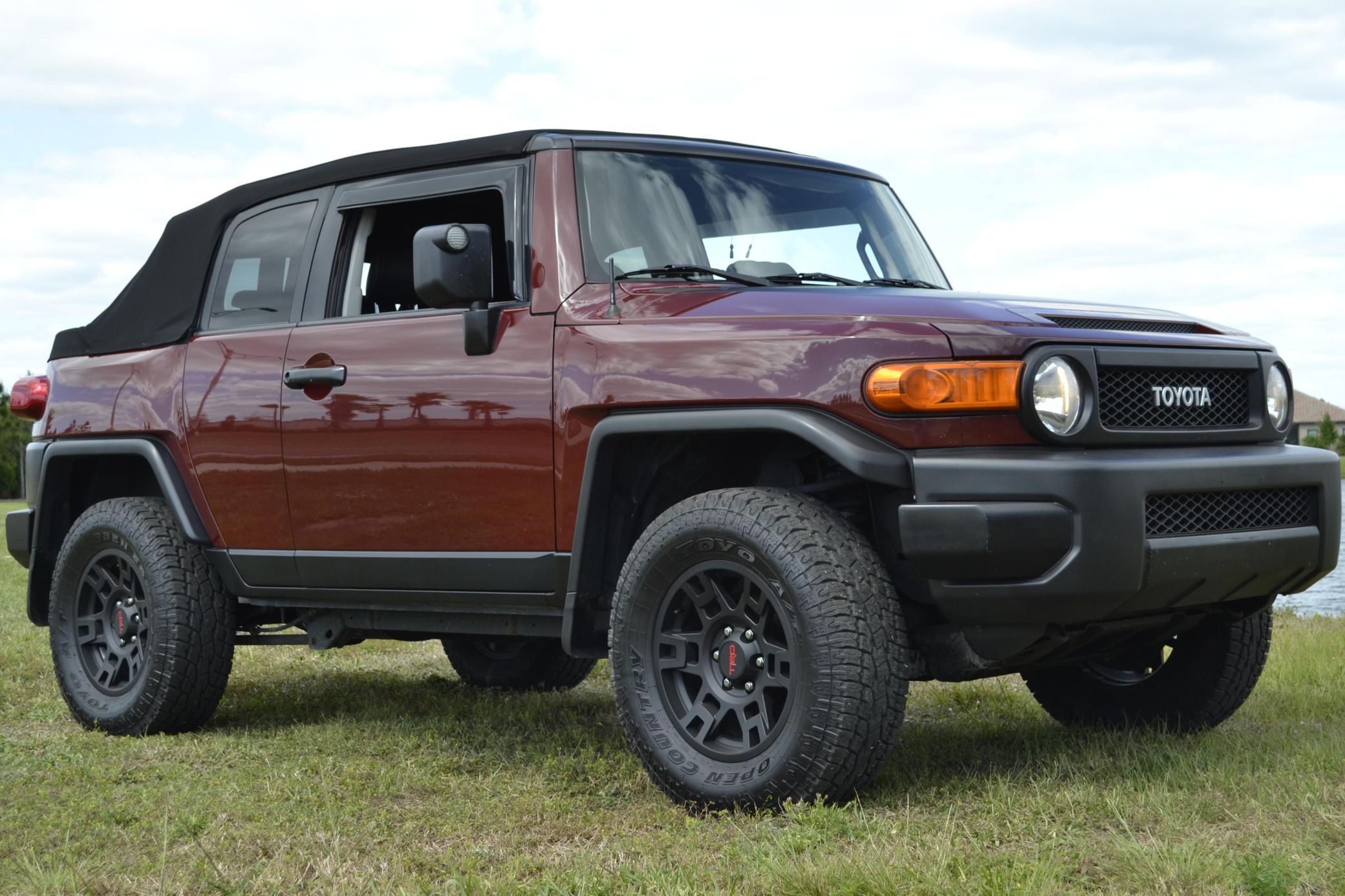Toyota FJ Cruiser - фото 1