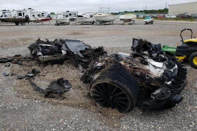 У США з аукціону продадуть спалений дотла McLaren GT: фотофакт - фото 459818