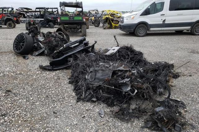 У США з аукціону продадуть спалений дотла McLaren GT: фотофакт - фото 459819