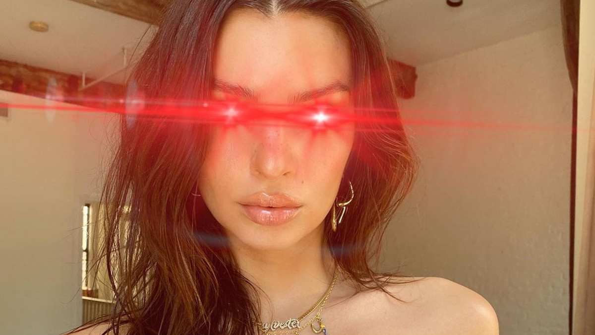 Емілі Ратажковскі продала своє спокусливе фото як NFT за 175 тисяч доларів