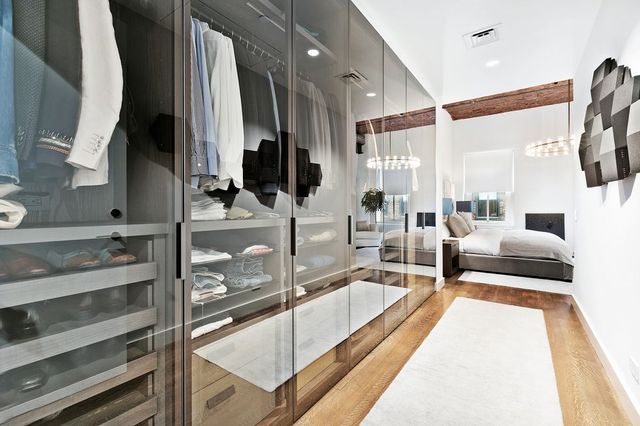 У мережі показали розкішний пентхаус Белли Хадід зі скляним гардеробом: фото - фото 459835