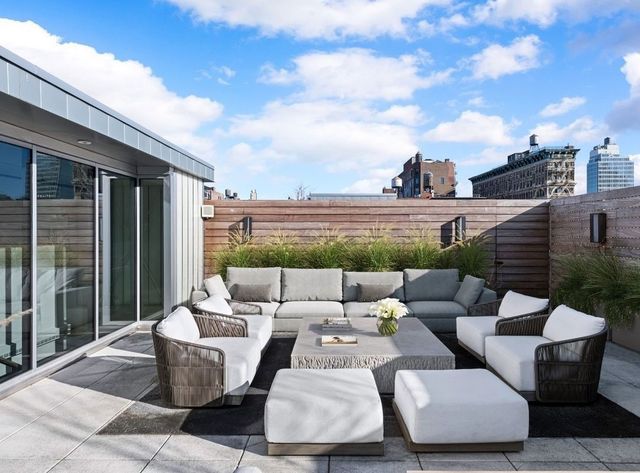 У мережі показали розкішний пентхаус Белли Хадід зі скляним гардеробом: фото - фото 459836