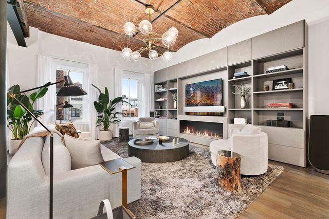 У мережі показали розкішний пентхаус Белли Хадід зі скляним гардеробом: фото - фото 459842