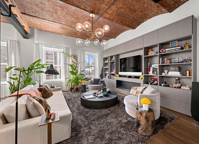 У мережі показали розкішний пентхаус Белли Хадід зі скляним гардеробом: фото - фото 459843