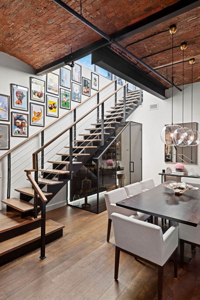 У мережі показали розкішний пентхаус Белли Хадід зі скляним гардеробом: фото - фото 459844