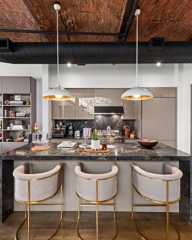 У мережі показали розкішний пентхаус Белли Хадід зі скляним гардеробом: фото - фото 459845