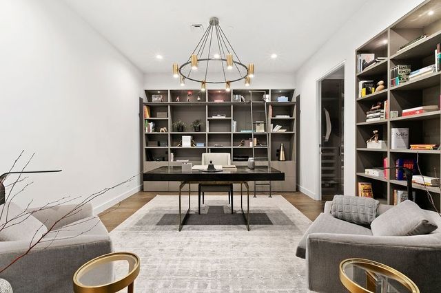 У мережі показали розкішний пентхаус Белли Хадід зі скляним гардеробом: фото - фото 459846