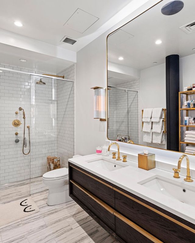 У мережі показали розкішний пентхаус Белли Хадід зі скляним гардеробом: фото - фото 459848