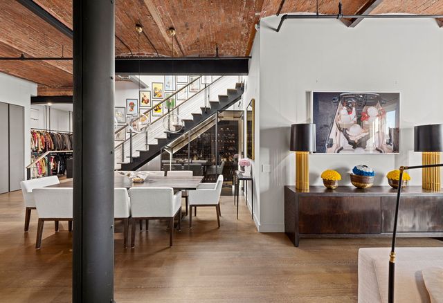 У мережі показали розкішний пентхаус Белли Хадід зі скляним гардеробом: фото - фото 459849