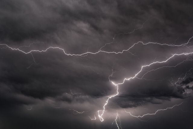 Фотограф з Запоріжжя показав красу нічної грози - фото 459874