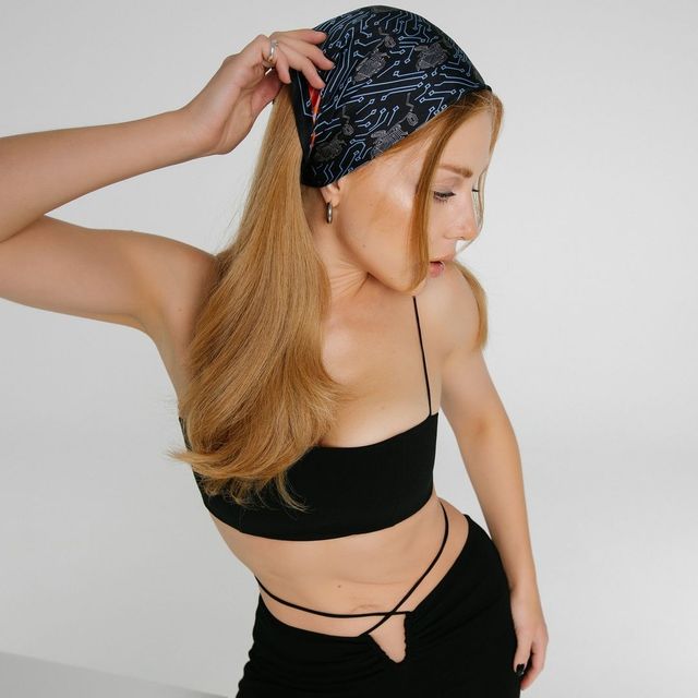 Сексуальна Тіна Кароль спокусила мережу у крихітному топі: пікантні фото - фото 459939