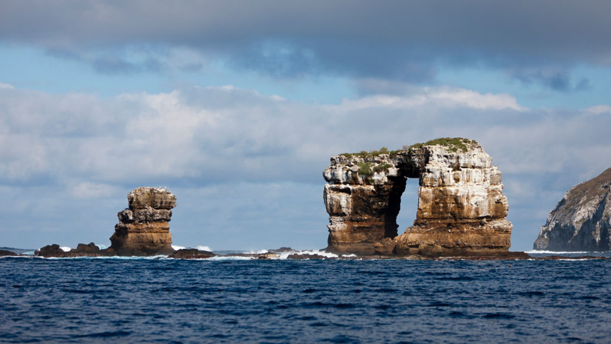 На Галапагоських островах зруйнувалася знаменита Арка Дарвіна: фотофакт