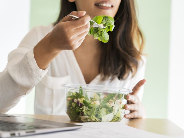 Що треба їсти, щоб знизити щоденний стрес - фото 459961