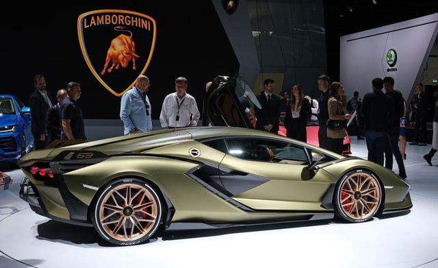 У Lamborghini розповіли, коли випустять свій перший електромобіль - фото 459969
