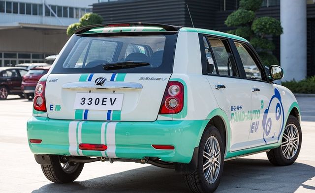 У мережі показали величезне звалище 'живих' китайських авто - фото 460025