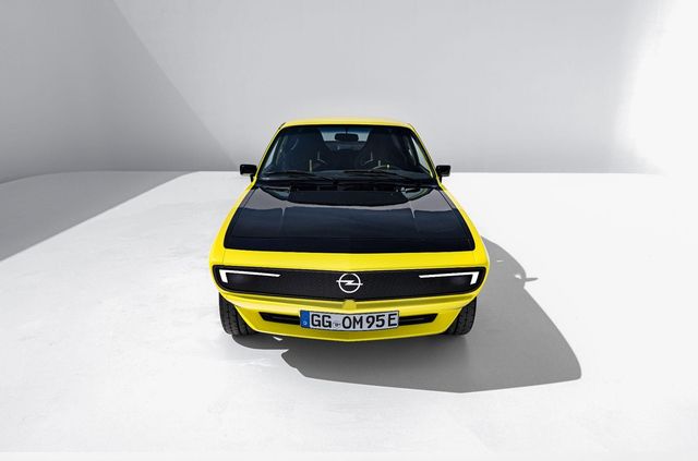 Opel відродила ретрокупе Manta: тепер воно повністю електричне - фото 460183