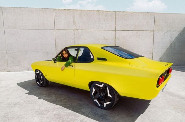 Opel відродила ретрокупе Manta: тепер воно повністю електричне - фото 460186