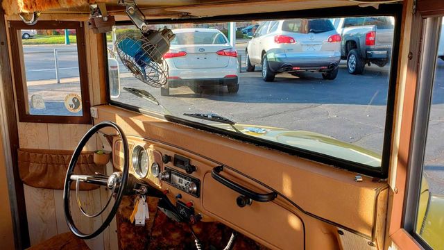 Volkswagen Beetle 70-х років перетворили в атмосферний дім на колесах - фото 460189