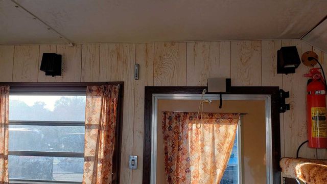 Volkswagen Beetle 70-х років перетворили в атмосферний дім на колесах - фото 460190