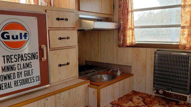 Volkswagen Beetle 70-х років перетворили в атмосферний дім на колесах - фото 460196