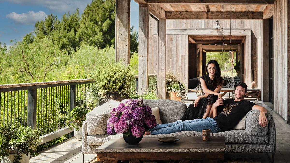 Ештон Кутчер і Міла Куніс показали свій розкішний будинок: як живуть голлівудські зірки - фото 1