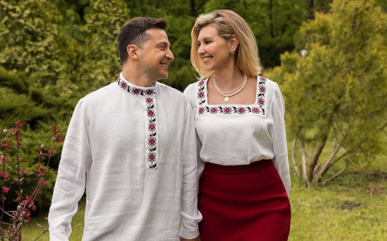 У мережі помітили, що Зеленський одягнув не вишиванку, а російську косоворотку: фотофакт