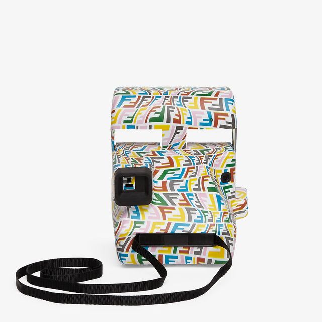 Fendi випустив вінтажний фотоапарат разом з Polaroid - фото 460429