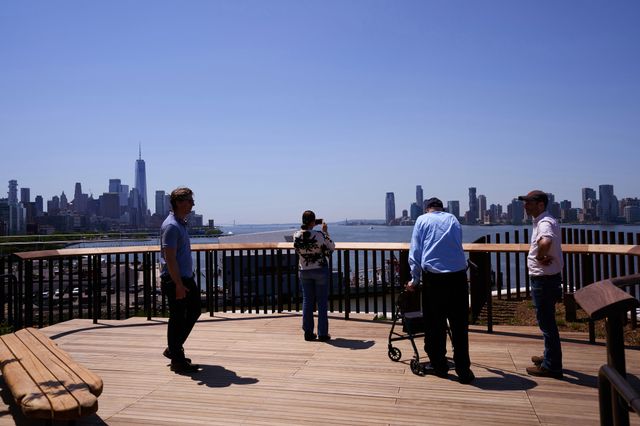 У Нью-Йорку відкрили унікальний парк на воді: круті фото - фото 460607