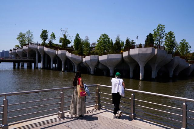 У Нью-Йорку відкрили унікальний парк на воді: круті фото - фото 460610
