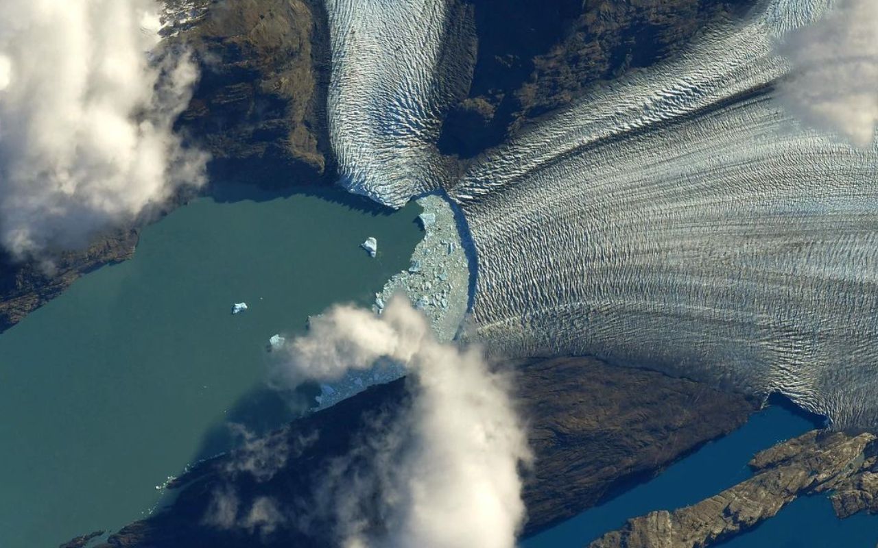 З борту МКС зняли гігантський льодовик, що тане: вражаючі фото