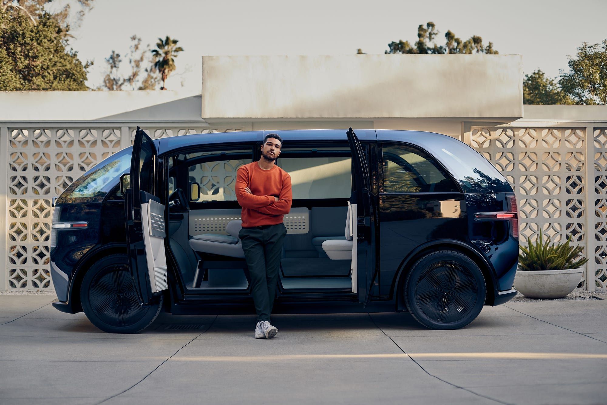 Готують відразу 4 версії футуристичного фургона - фото 1