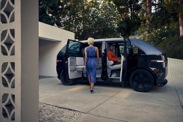Каліфорнійський стартап представив футуристичний фургон Canoo Lifestyle - фото 460628
