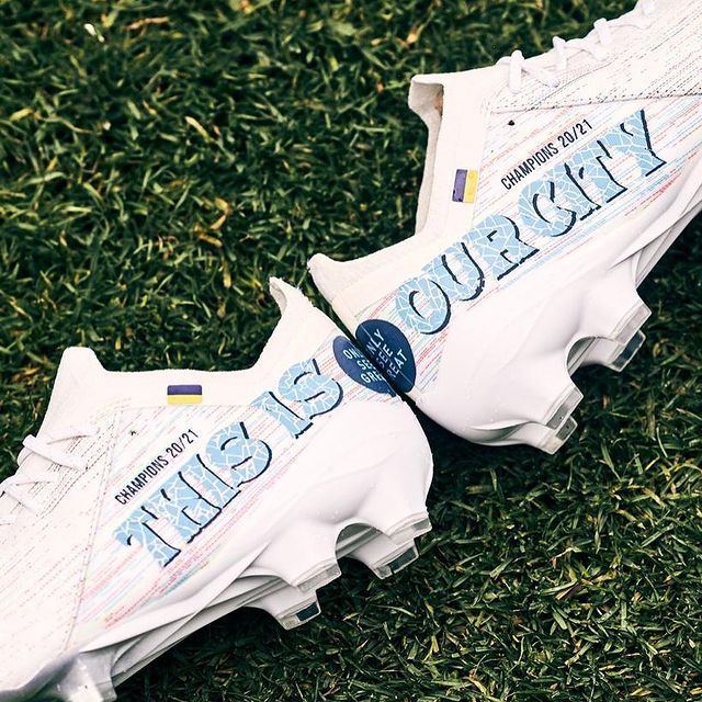 Футболіст збірної України похизувався ексклюзивними чемпіонськими бутсами - фото 460675