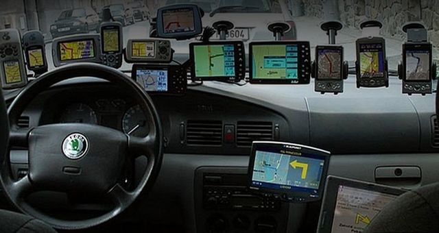 Пляшка з водою, готівка та присоска: 10 речей, які ми звикли залишати в машині, а не можна - фото 460706