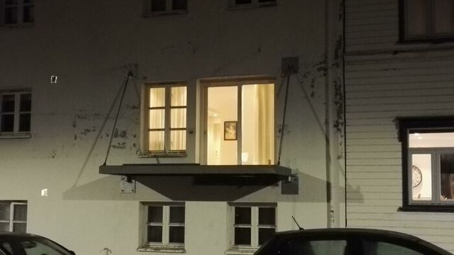 Brick_dont_hit_back - фото 460770