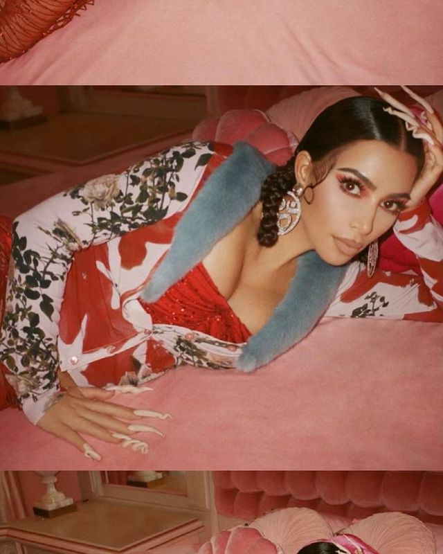 Кім Кардашян підкорила підписників незвичайною фотосесією - фото 460777