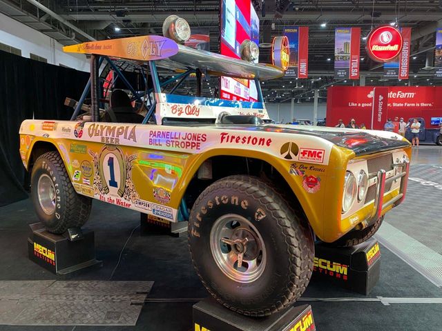 Найвідоміший у світі Ford Bronco продали на аукціоні - фото 460832