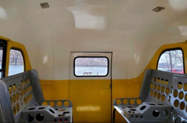 Цей шкільний автобус переобладнали і вигідно пустили з молотка - фото 460931