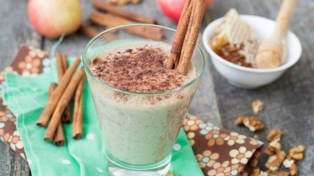 Не тільки вода з лимоном: ранкові напої, що сприяють схудненню - фото 461141