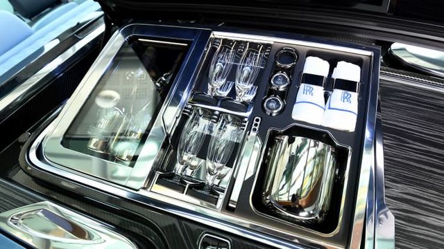 У Rolls-Royce представили найамбітніший автомобіль, який коли-небудь створювали - фото 461171