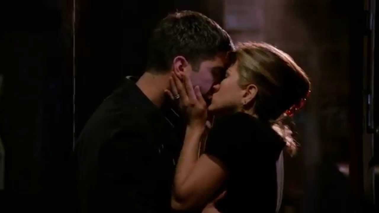 ДРУЗІ: ВОЗЗ'ЄДНАННЯ: Кортні Кокс розплакалася над сценою першого поцілунку Росса і Рейчел