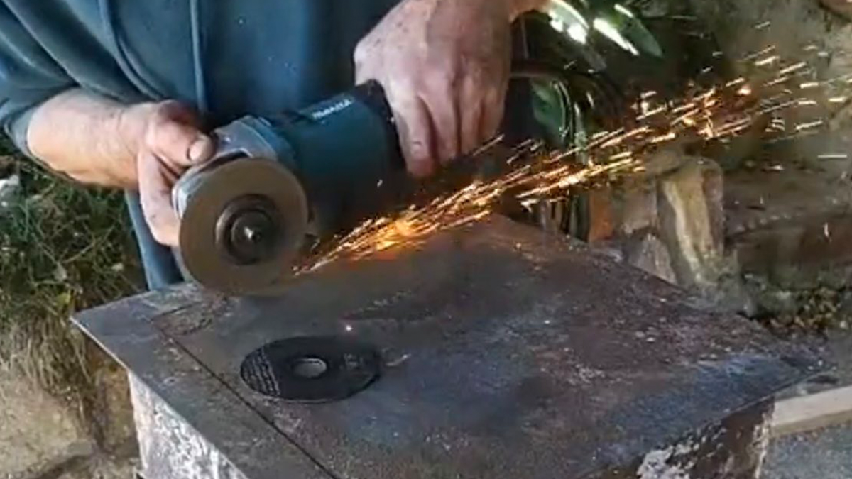 Австралієць чекав п'ять років, щоб відкрити знайдений сейф, і ось що він знайшов всередині