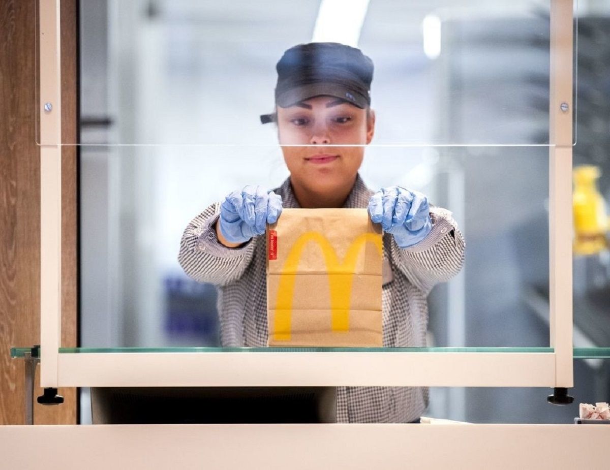 McDonald's в Іллінойсі дарує співробітникам iPhone: яку просту умову потрібно виконати